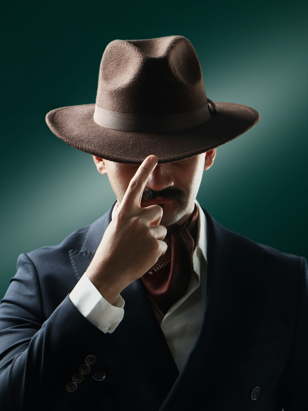 store detective in action