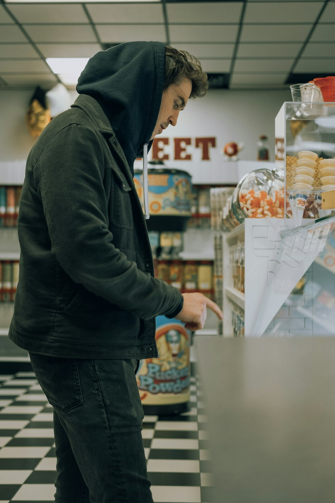 store detective investigating