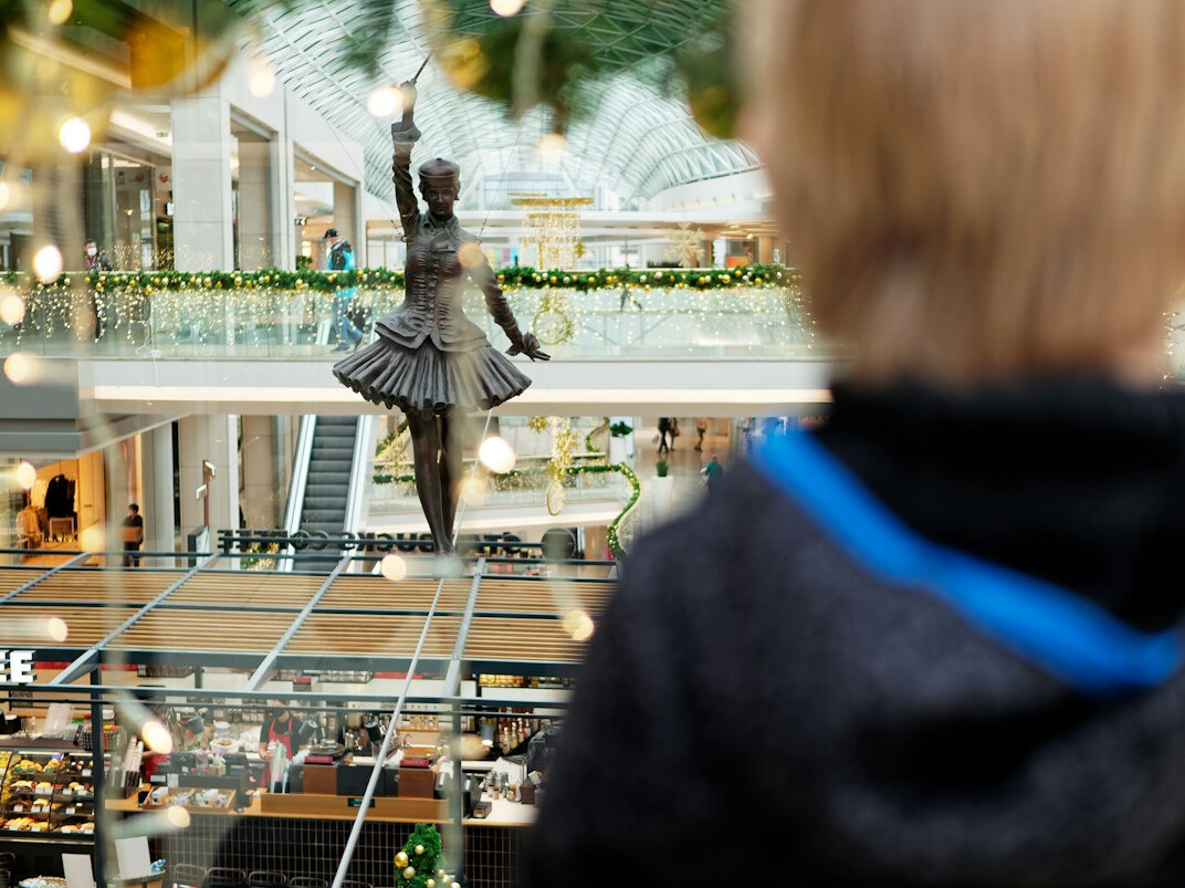 store detective chasing thief in mall